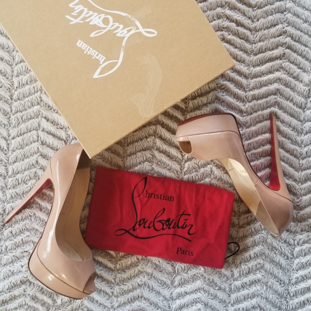 Christian Louboutin Lady Peep in Nude
